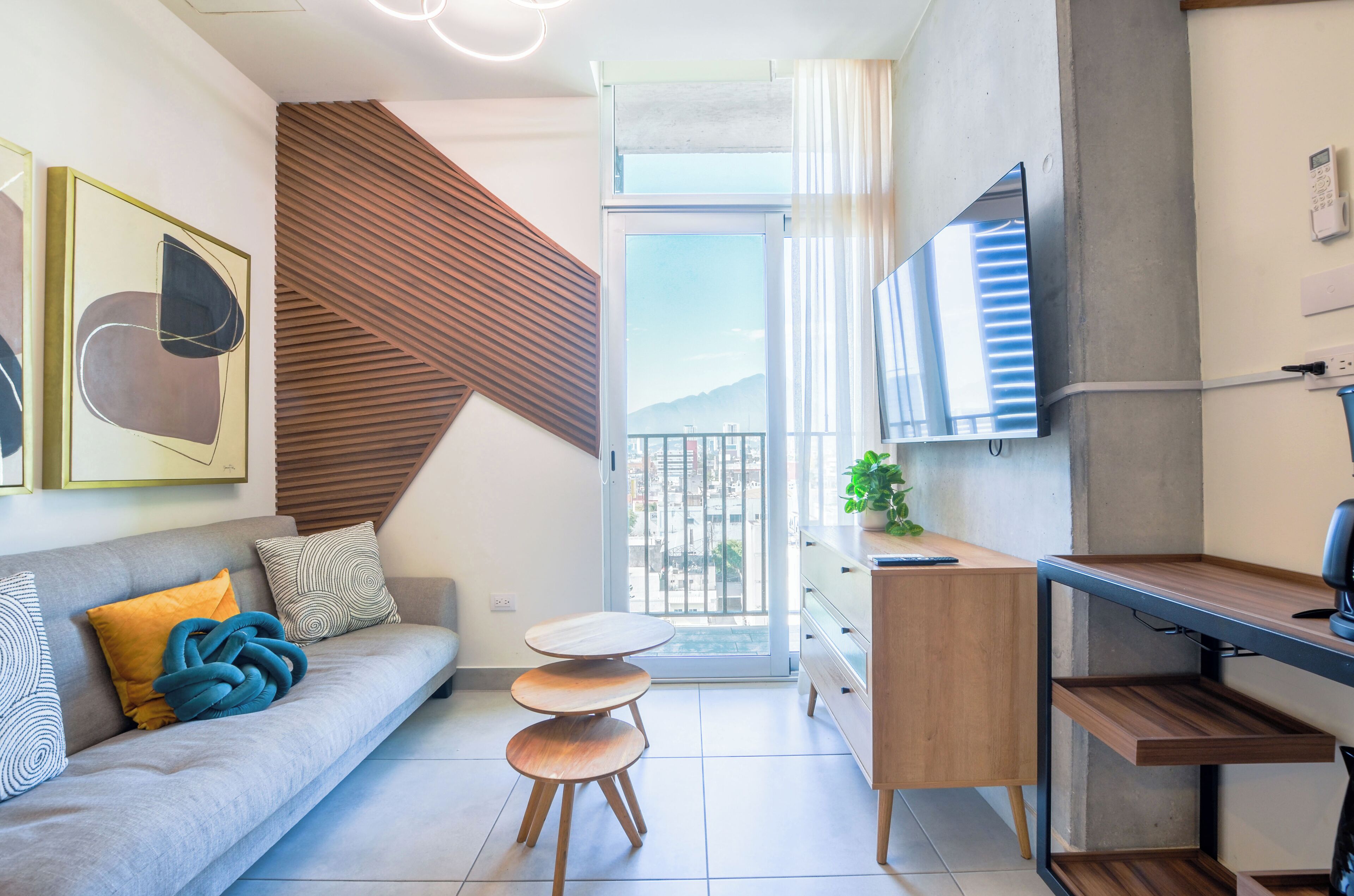 普通套房, 城市景觀 | 起居區 | 智慧型電視