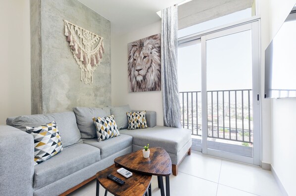 Classic Suite, City View | Living area | Smart TV - Arena Calzada (Monterrey)