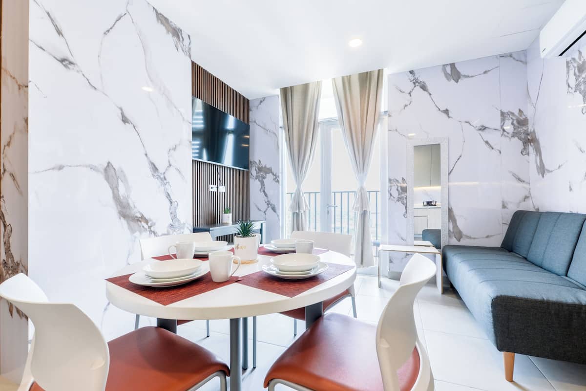 Deluxe Suite, City View | Living area | Smart TV