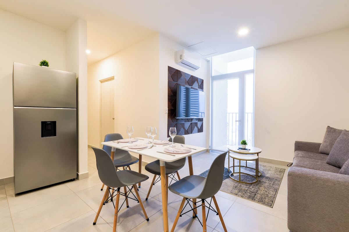 Executive Suite, City View | Living area | Smart TV