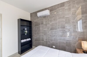 Phòng Suite, quang cảnh thành phố | Khu vực làm việc phù hợp cho laptop, màn/rèm cản sáng