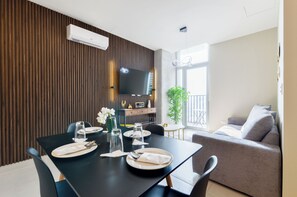 Suite, City View | Living area | Smart TV - Arena Calzada (Monterrey)