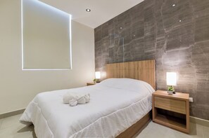 Laptop workspace, blackout curtains, iron/ironing board, free WiFi - Arena Calzada (Monterrey)