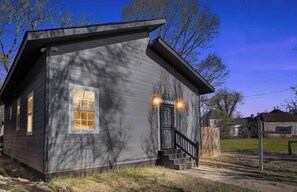 Exterior - Cozy 2-bedroom house in tranquil Birmingham with WiFi (Birmingham)