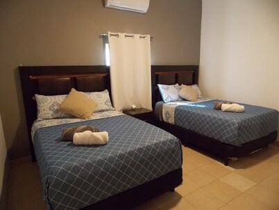 Departamento para 4 personas con cochera privada a 10 mins del consulado