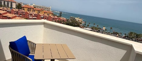 Studio, Balcony, Sea View | Outdoor dining