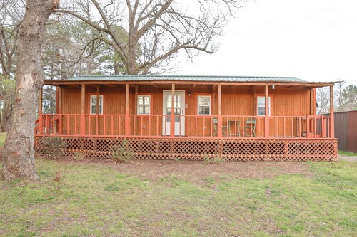 Cozy 1-bedroom Farm Stay in Tahlequah OK with photo opportunities available