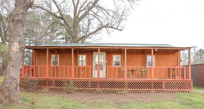Cozy 1-bedroom Farm Stay in Tahlequah OK with photo opportunities available