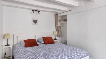 1 bedroom, iron/ironing board, WiFi, bed sheets