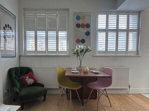 Dining - New! Elegant Top floor flat in Bloomsbury, minutes from the British Museum. (London)