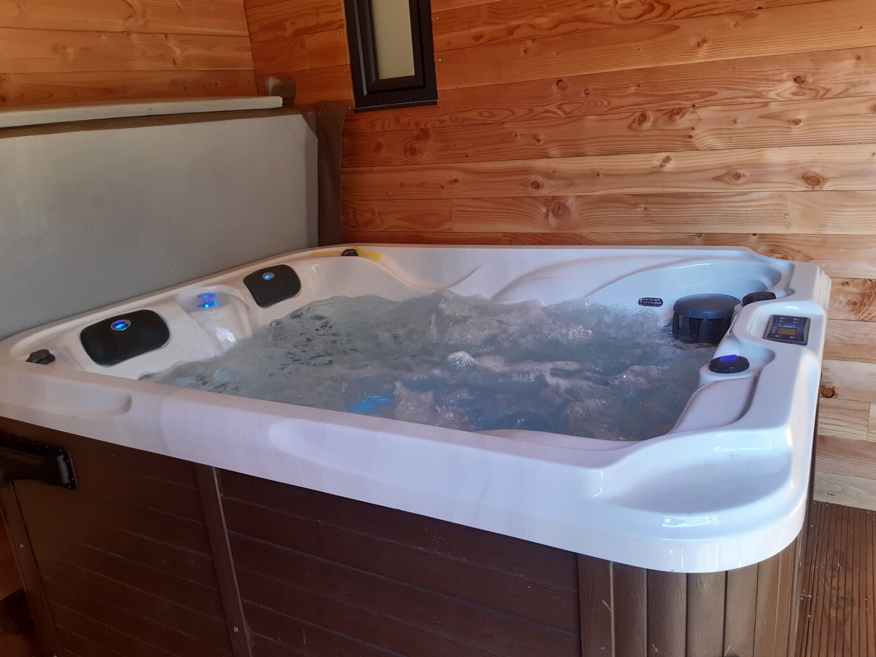 Tina de hidromasaje interior