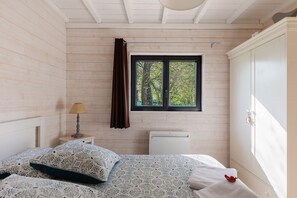 2 chambres, fer et planche à repasser, Wi-Fi, draps fournis