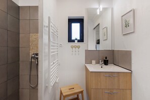 Doccia, asciugacapelli, asciugamani