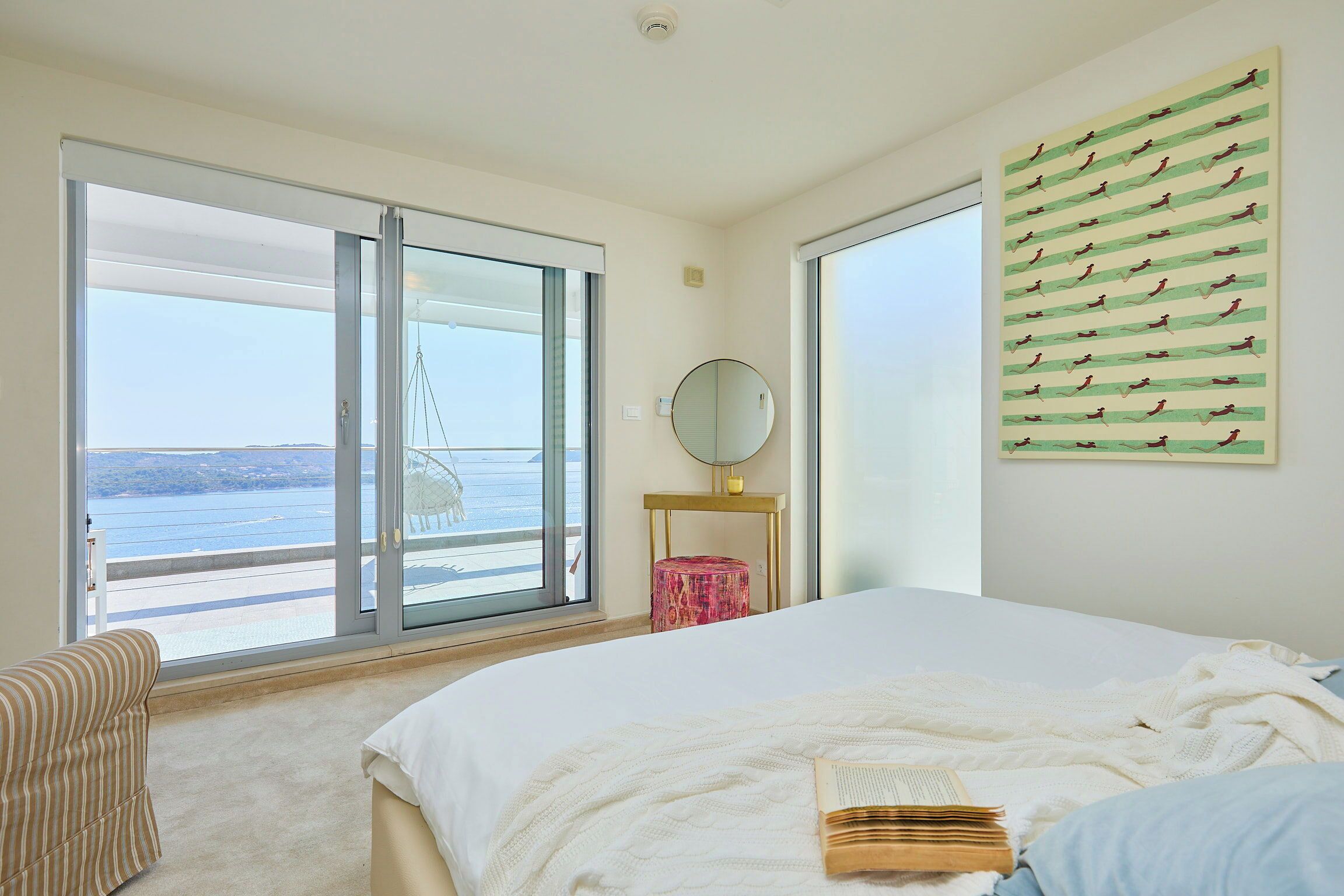 5 habitaciones, tabla de planchar con plancha y ropa de cama 