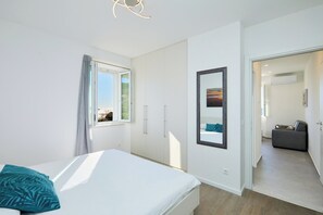 3 slaapkamers, een strijkplank/strijkijzer, wifi, beddengoed