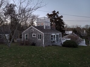 Exterior - Wonderful 2-bedroom cottage with AC and Heat in charming Orleans, MA! (Orleans)