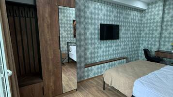 Luxury Apartment, Balcony, City View | WiFi (free)