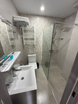 Căn hộ Cao cấp, ban công, quang cảnh thành phố | Phòng tắm