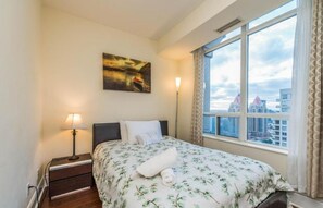 2 bedrooms, iron/ironing board, WiFi - PlanURstay - Amazing 2BR & 2BTH - Near Square One Mall-125 (Mississauga)