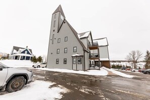 Exterior - Modern Condo at The Churchill (Hunter River)