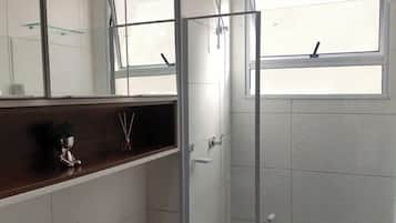 Toallas, jabón y papel higiénico