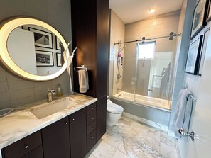 Shower, jetted bath, hair dryer, bidet - Sublime 3 BDRM with stunning features and plunge pool in heart of Old 4th Ward! (Atlanta)