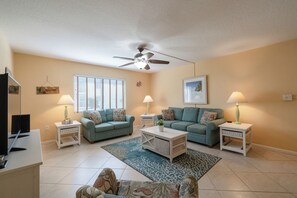 Smart TV, books - Private Beach! Ocean View Condo! Heated Pool! Balcony & Luxury Amenities! (Key Colony Beach)