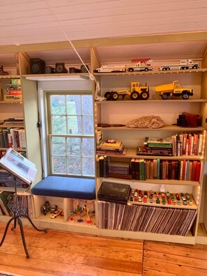 House | 4 bedrooms, desk, Internet - Historic Canal Home on Nature Preserve (Princeton)