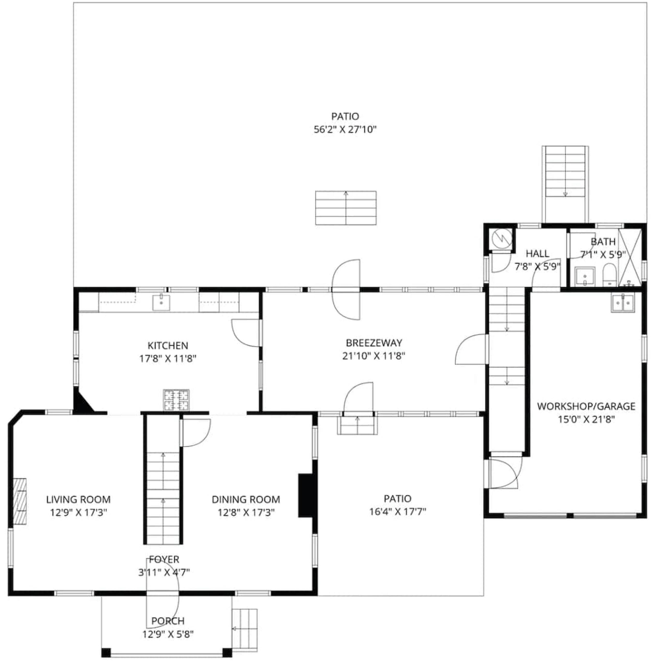 Grundplan der viser en patio, køkken, spisestue, stue, entre, gang, forbindelsesgang, badeværelse og værksted/garage.