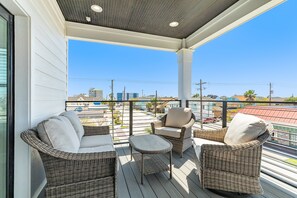 Property grounds - *Brand New* Upscale Walk 2 Pier & Beach w/ Balcony (Galveston)