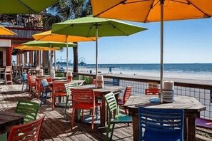 Outdoor dining - *Brand New* Upscale Walk 2 Pier & Beach w/ Balcony (Galveston)