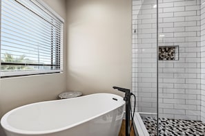 Shower, towels - *Brand New* Upscale Walk 2 Pier & Beach w/ Balcony (Galveston)
