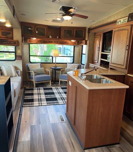 Hardy Dam River Retreat located at Sportsman Park Campground & Boat Slips