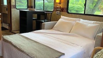 1 bedroom, internet, bed sheets