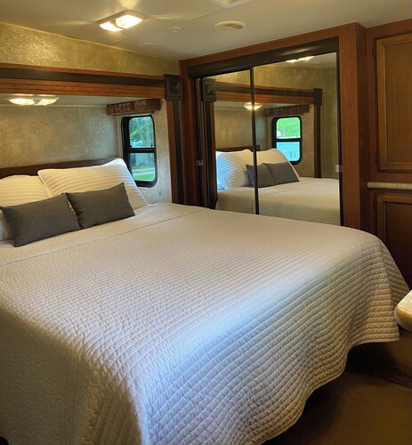 Hardy Dam River Retreat located at Sportsman Park Campground & Boat Slips