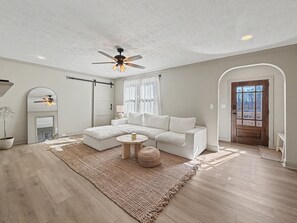 Interior - New! Walk to Augusta National 4BR Luxury Home with Air Condition (Augusta)