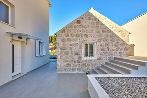 مدخل المنشأة