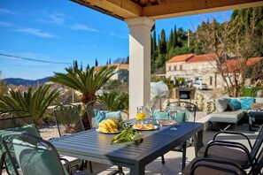 Outdoor dining - Hedera Estate, House Hedera III (Dubrovnik)