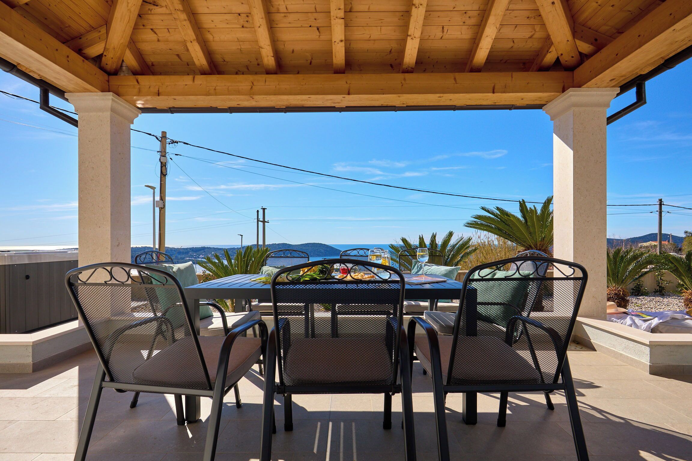 Villa (4 Bedrooms) | Balkon