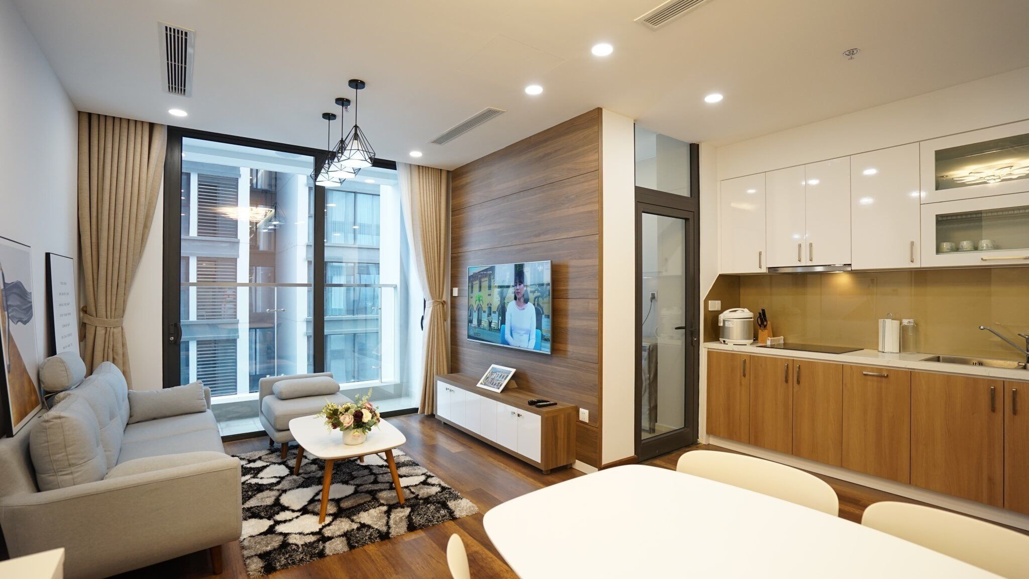 Deluxe Suite, City View | Desk, laptop workspace, blackout drapes, soundproofing