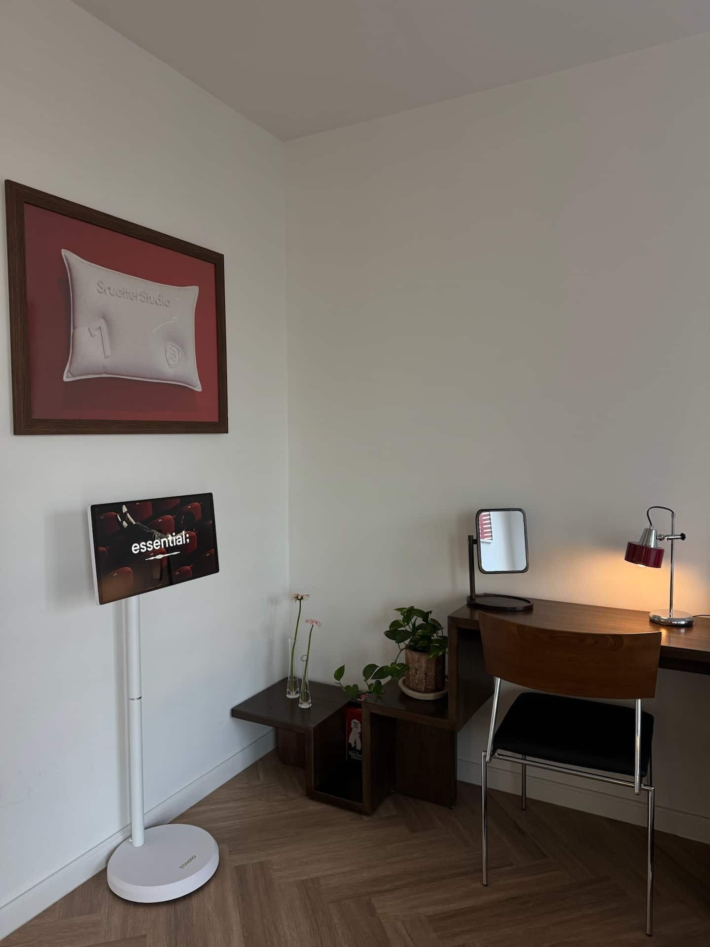 Deluxe Suite, City View | Interior