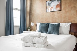 3 bedrooms, desk, iron/ironing board, WiFi - The Still - Wellness Retreat Near Downtown (Indianapolis)