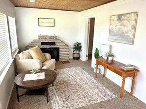 TV, offices - Fireside Farmhouse Retreat on a Private Wooded Lot (Greenfield)