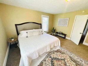 3 bedrooms, desk, iron/ironing board, WiFi