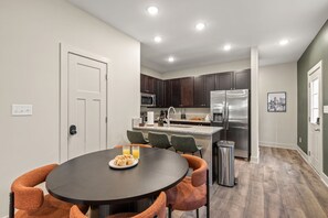 Dining - The Still & The Flow - Indy 6B/6B Wellness Retreat (Indianapolis)