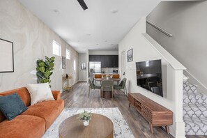 TV, offices - The Still & The Flow - Indy 6B/6B Wellness Retreat (Indianapolis)
