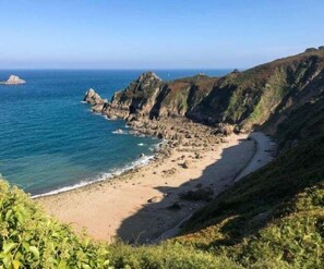 Beach - La Petite Raguenne, sea and countryside (Plouha)