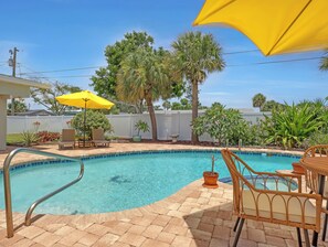 Pool - Beach House walking distance to beach entrance/ Pet Friendly (Satellite Beach)
