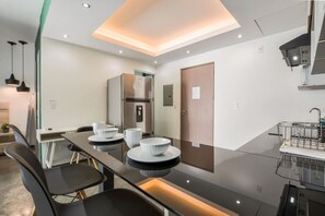 Dining - Loft con Cama Matrimonial, Gym + Estacionamiento (Monterrey)