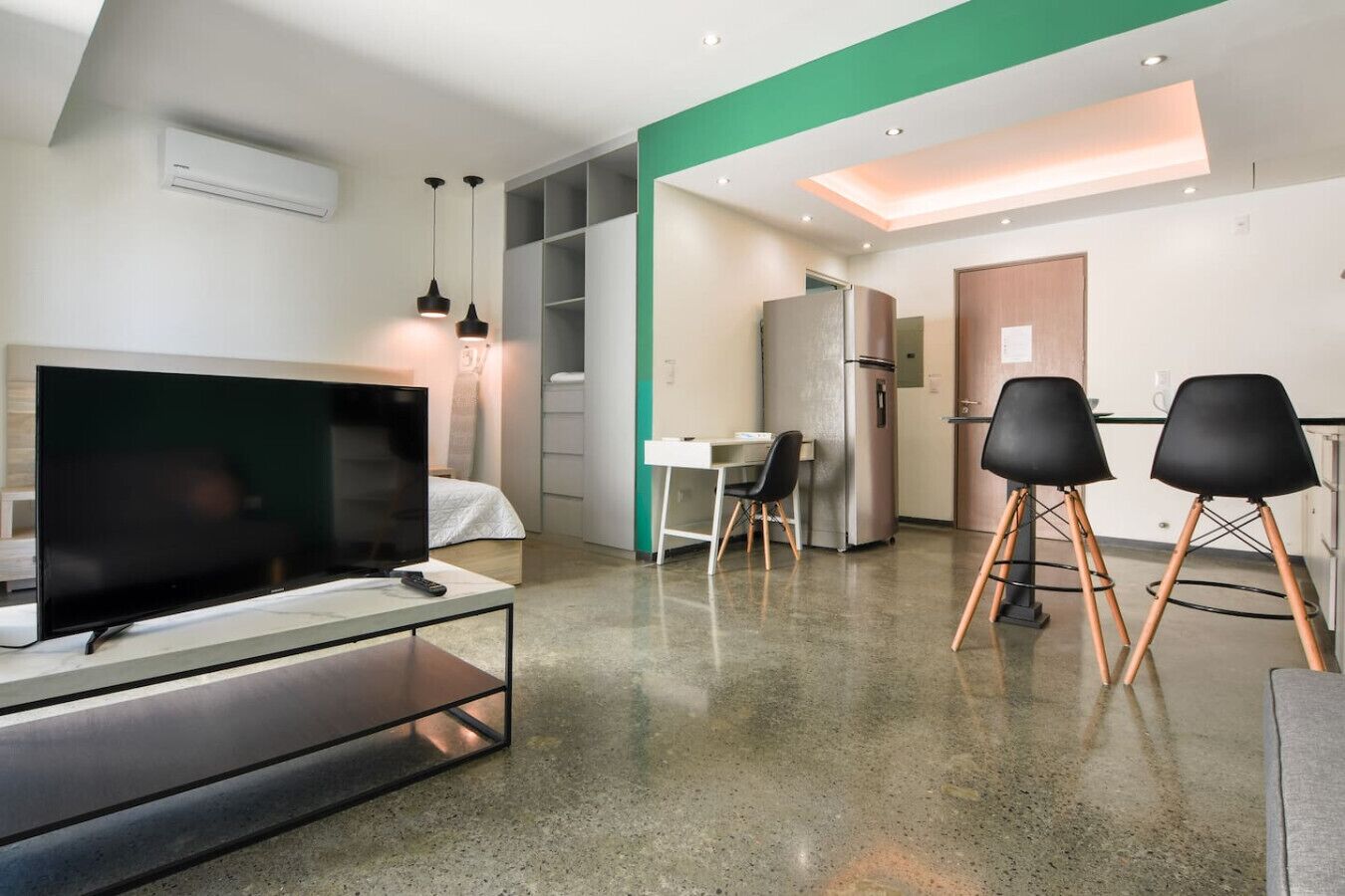 1 bedroom, desk, iron/ironing board, WiFi